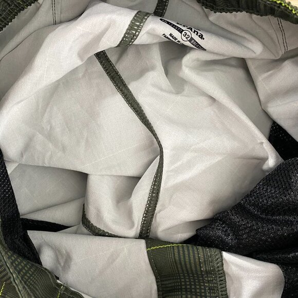 Prana Basalt Studio Board Shorts Men's Size 32 Green Plaid Unlined SW-1660 - Picture 10 of 10